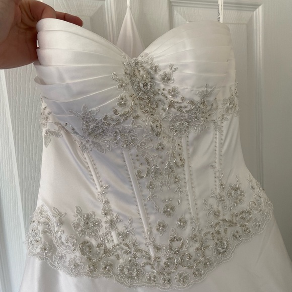 David’s Bridal Sweetheart neckline wedding dress, ball gown - Picture 7 of 12